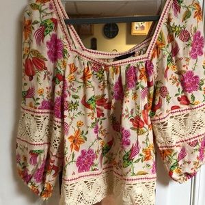 Rachel Zoe size Med summer blouse. Beautiful pattern. Cropped.